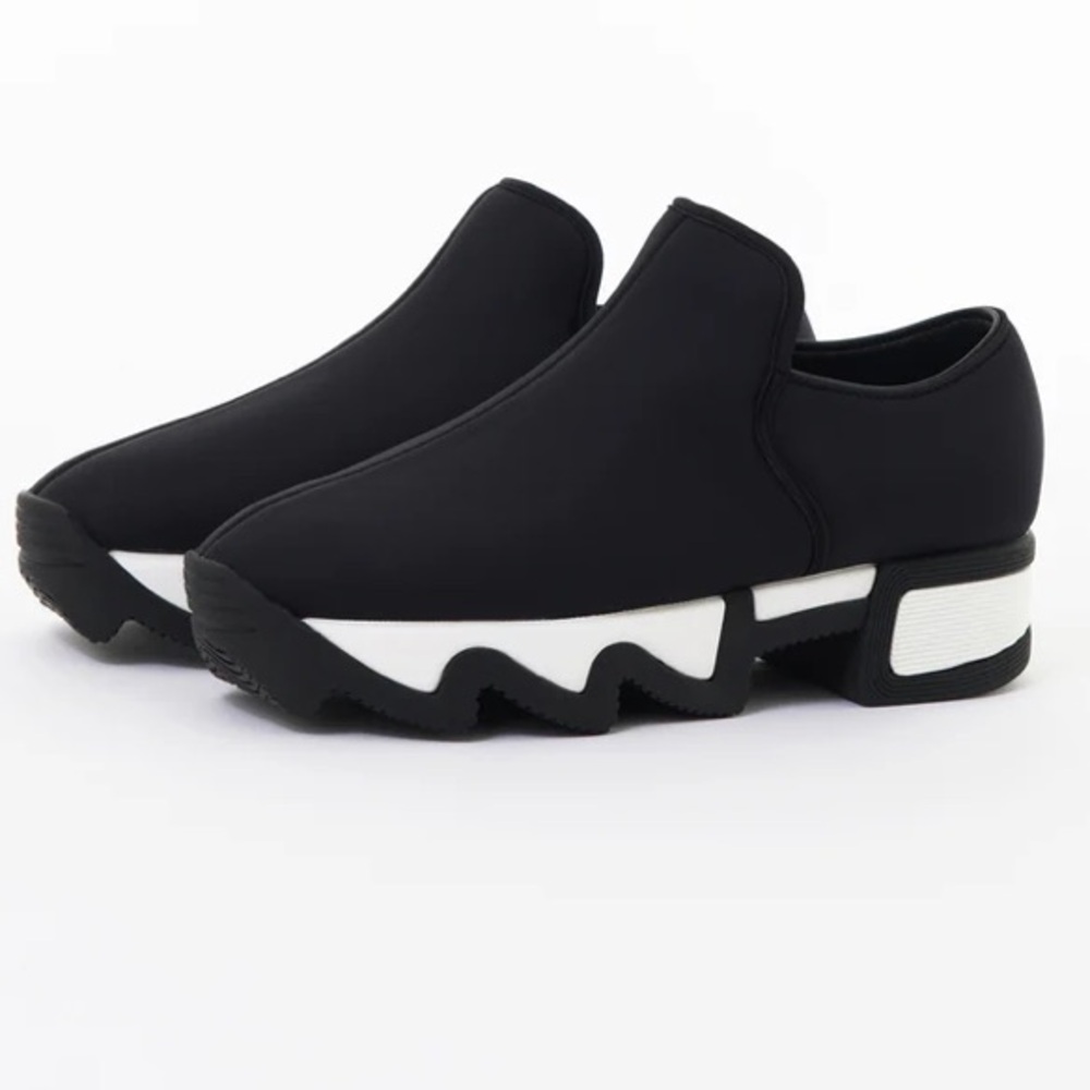 iRi WES Black Outline Low Top Neoprene Sneaker 
Size 8 1/2 M
Worn once.